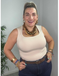 BASICA ESCOTE CUADRADO 2