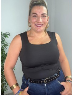 BASICA ESCOTE CUADRADO